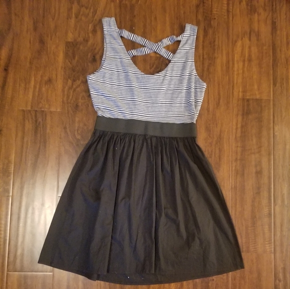 HOT TOPIC Dress - Picture 3 of 3